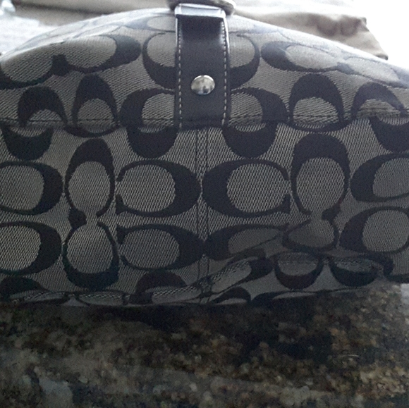 Coach (faux) - Picture 6 of 6